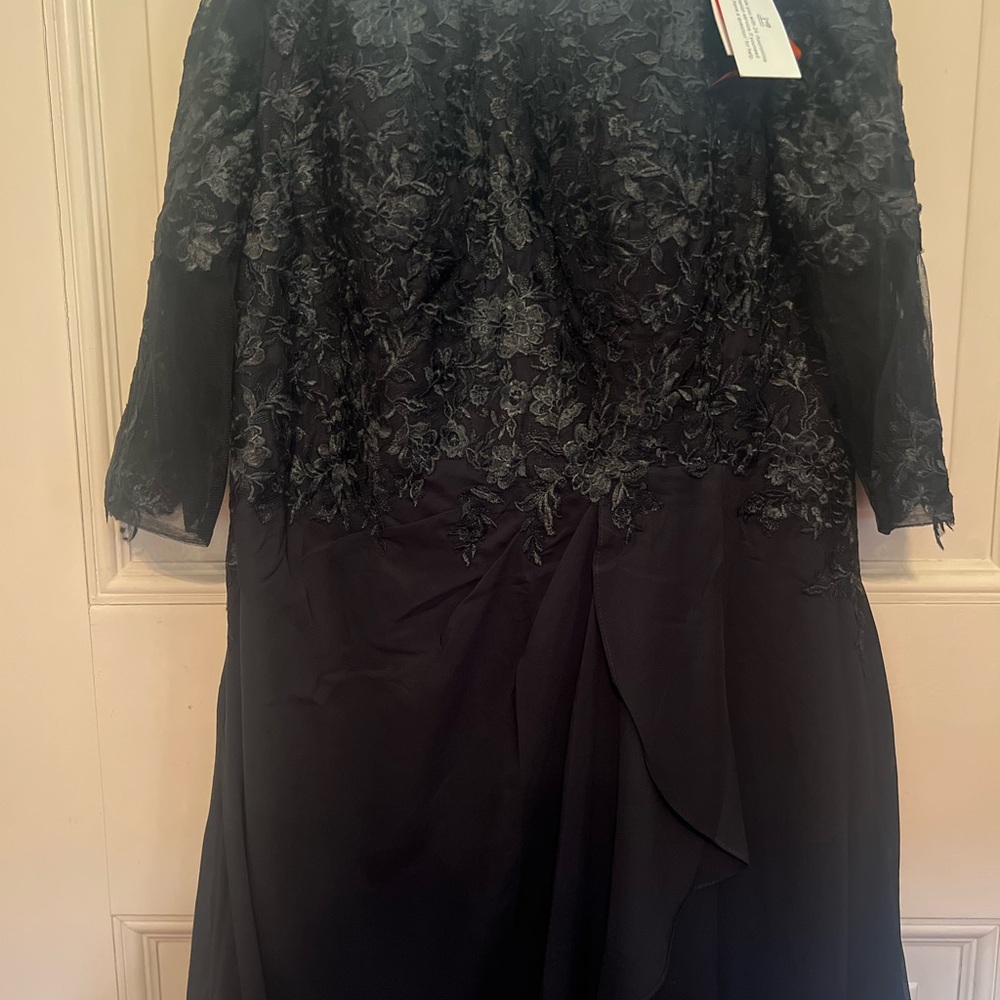 NWT Black Lace & Chiffon Evening Gown Size 18/20